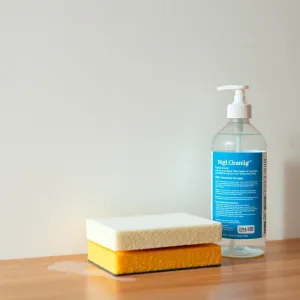 Jak odtłuścić ścianę pod naklejki