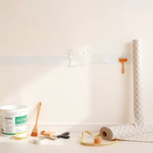 Jak położyć tapetę na ścianę